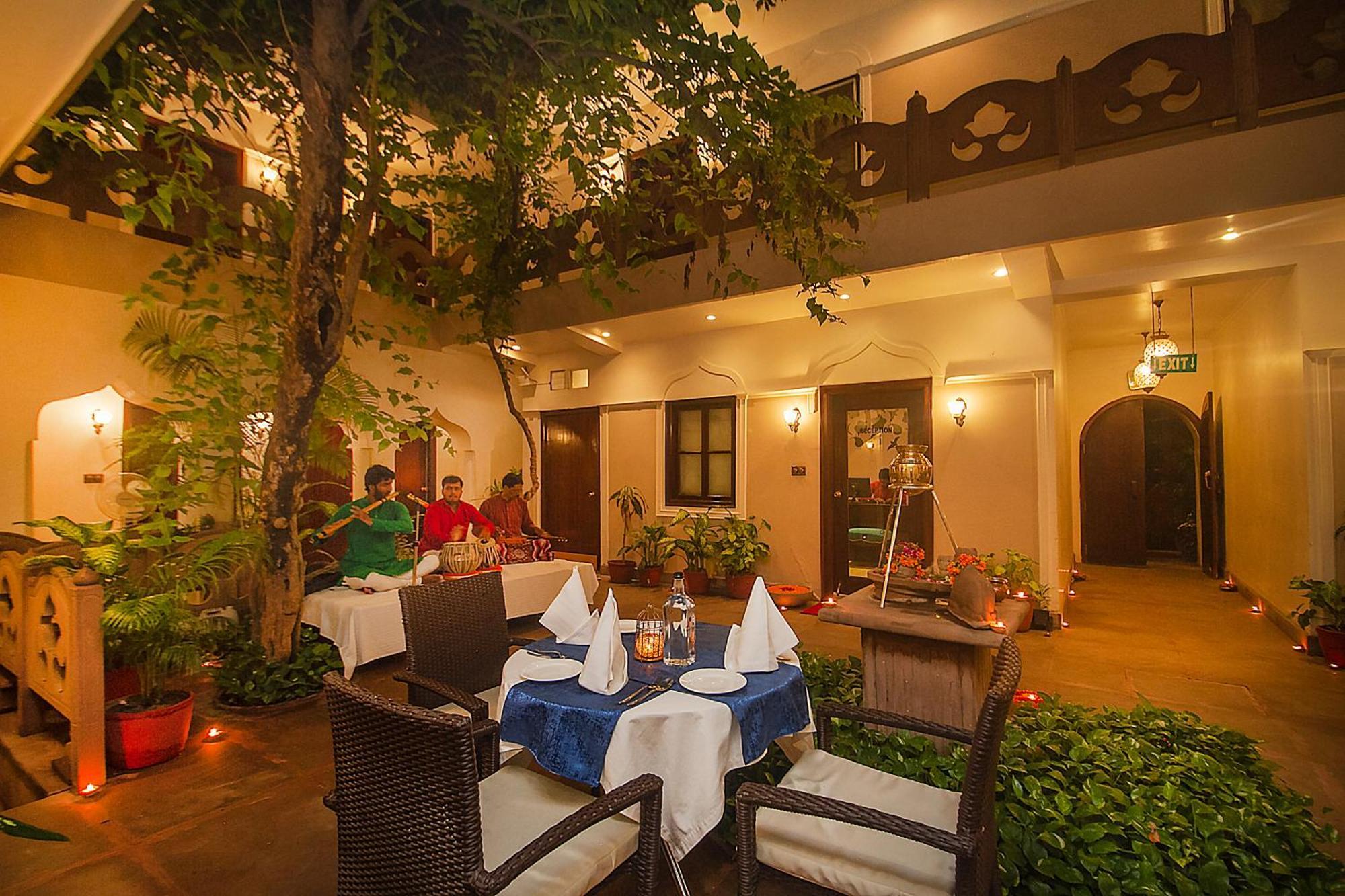 מלון ורנאסי Amritara Suryauday Haveli מראה חיצוני תמונה