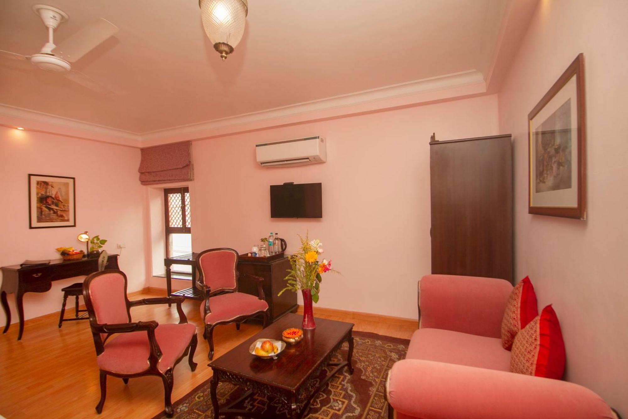 מלון ורנאסי Amritara Suryauday Haveli מראה חיצוני תמונה